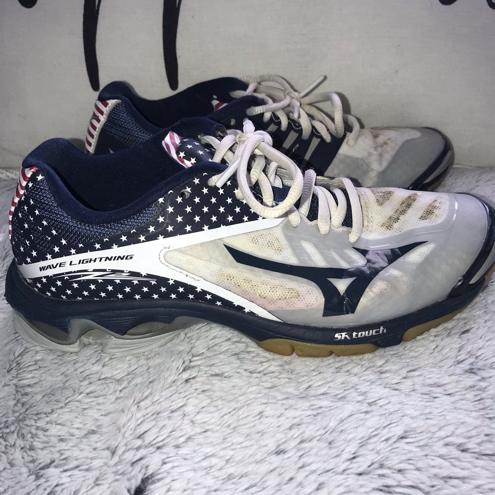 MIZUNO VOLLEYBALL SHOES💙